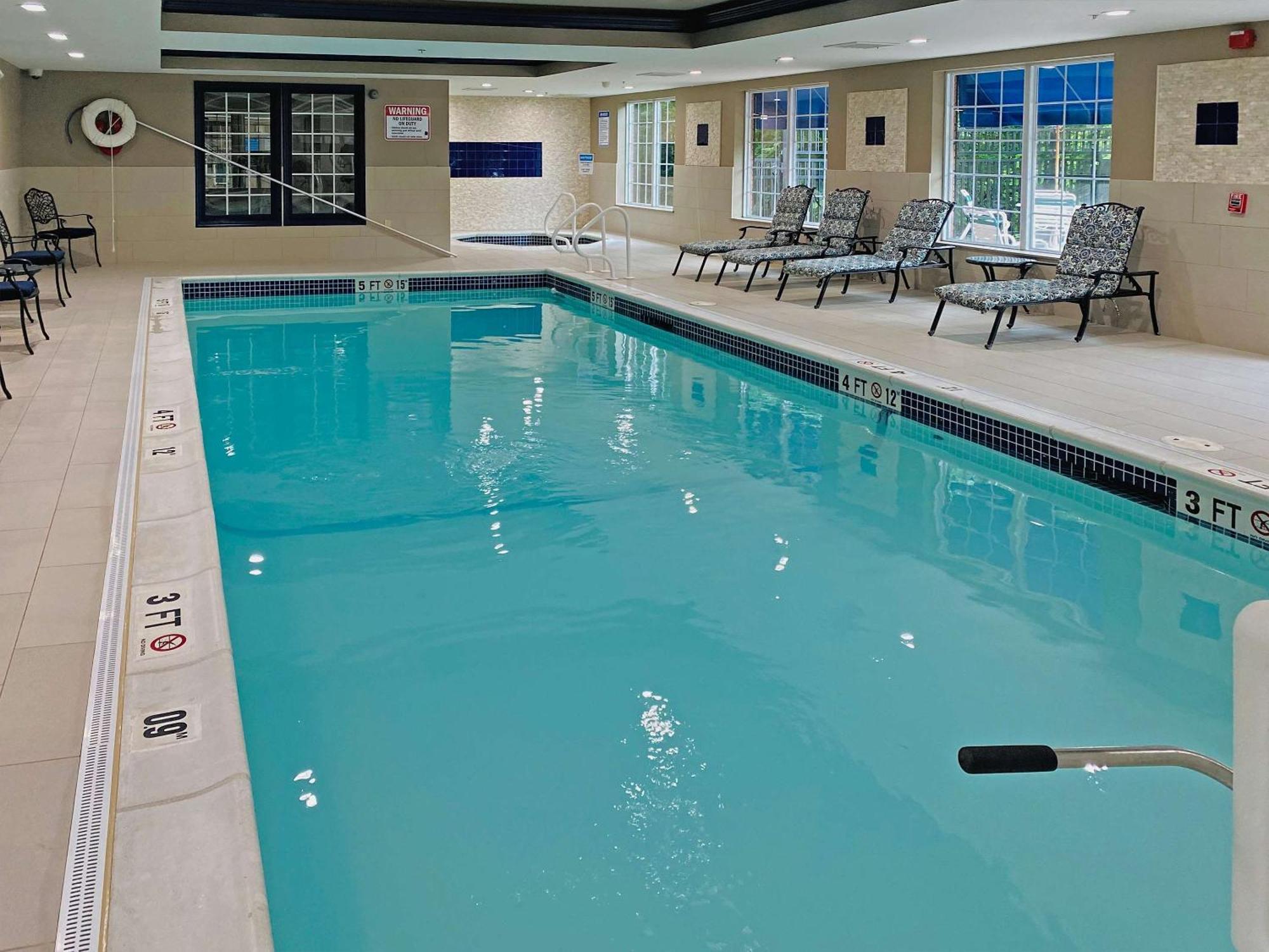 Comfort Inn & Suites Sturbridge-Brimfield Bagian luar foto