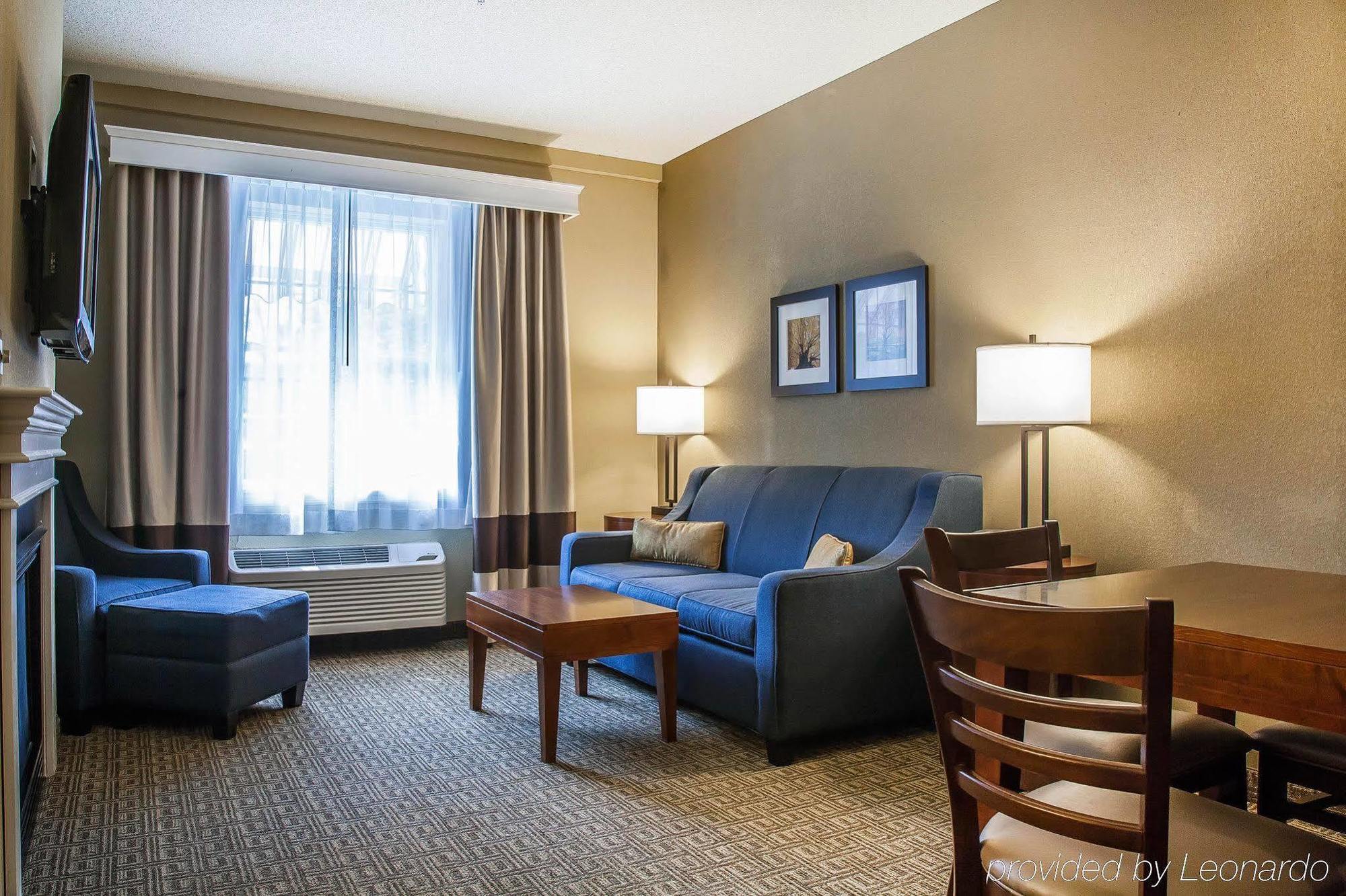 Comfort Inn & Suites Sturbridge-Brimfield Bagian luar foto