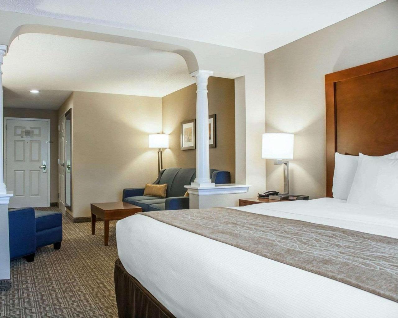 Comfort Inn & Suites Sturbridge-Brimfield Bagian luar foto